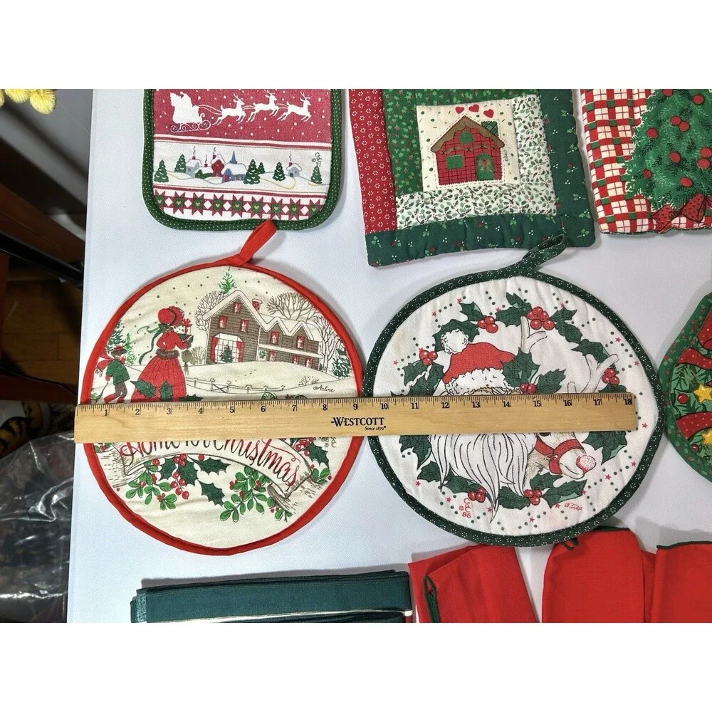 Vintage Lot of Vtg Christmas Cloth 9 Potholders 8 Napkins Table Kitchen Decor